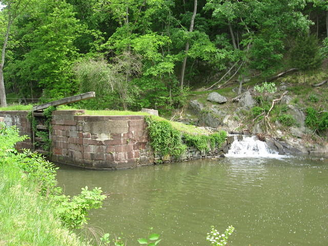 Small falls from flume at Lock #18